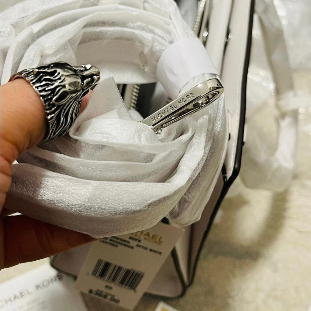 NWT Michael Kors Hope Medium Saffiano Leather Messenger Bag In Optic White - Picture 10 of 12